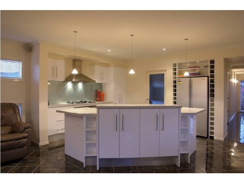 1 Bond St, Newtown VIC 3220