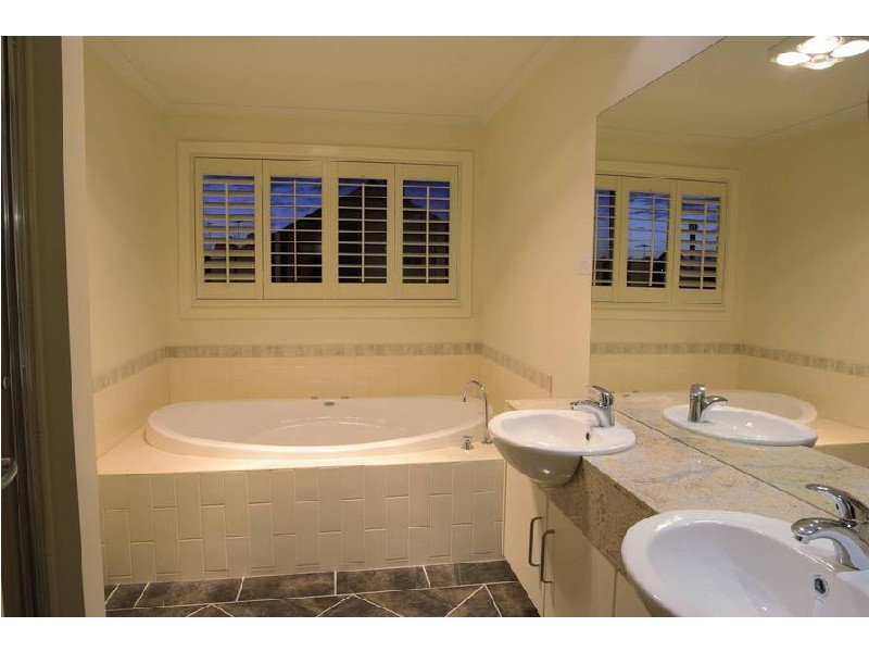 1 Bond St, Newtown VIC 3220