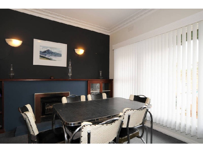 24 Layton Crescent, Newtown VIC 3220