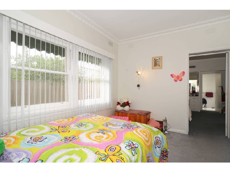 24 Layton Crescent, Newtown VIC 3220