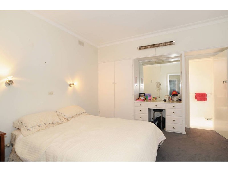 24 Layton Crescent, Newtown VIC 3220