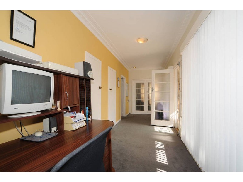 24 Layton Crescent, Newtown VIC 3220