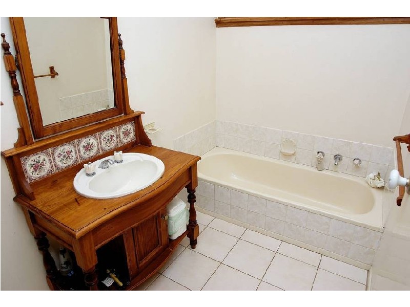 29 Thompson Street, Whittington VIC 3219