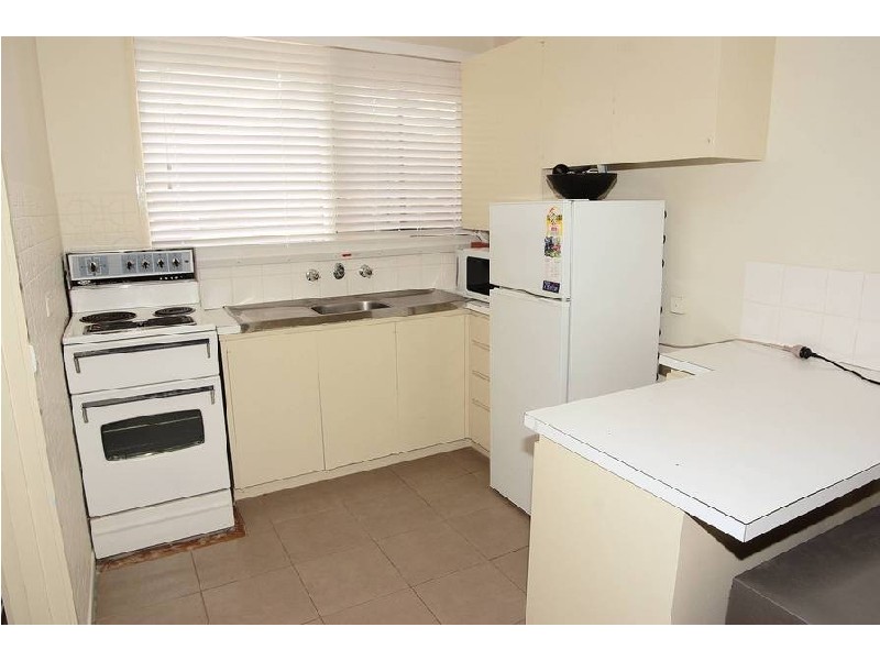 2/1 Holyrood Avenue, Newtown VIC 3220