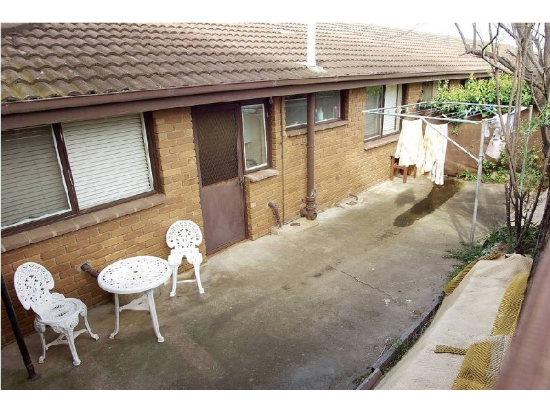 2/1 Holyrood Avenue, Newtown VIC 3220