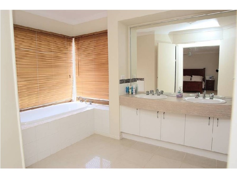 28 Pinto Way, Highton VIC 3216