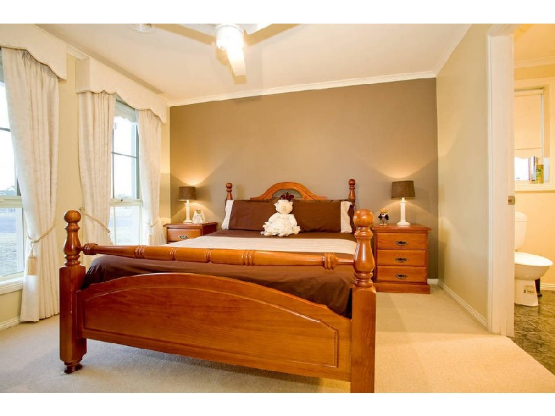 1 Silvan Court, Lovely Banks VIC 3221