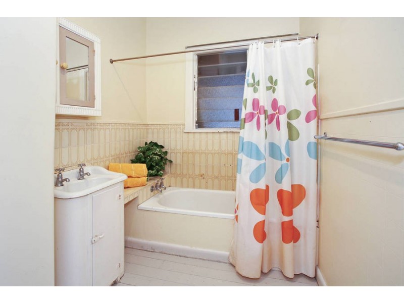 4 Walsgott Street, North Geelong VIC 3215