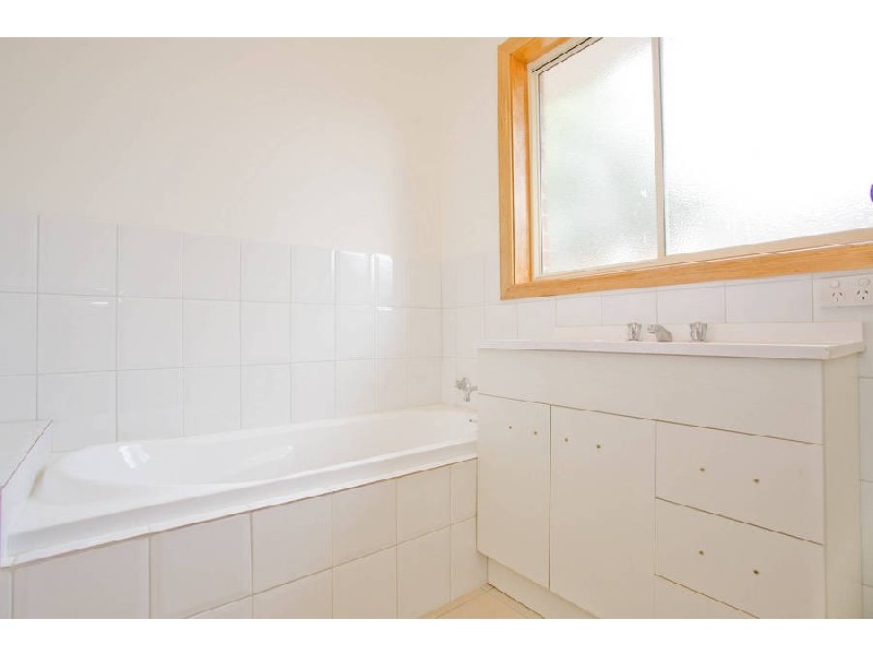 2/9 Konrads Crescent, Highton VIC 3216