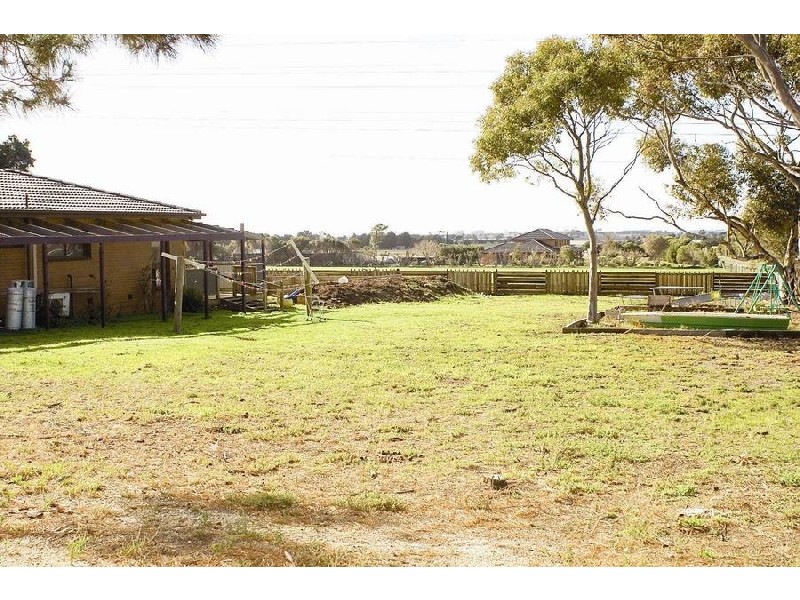 35 Tower Hill Drive, Lara VIC 3212