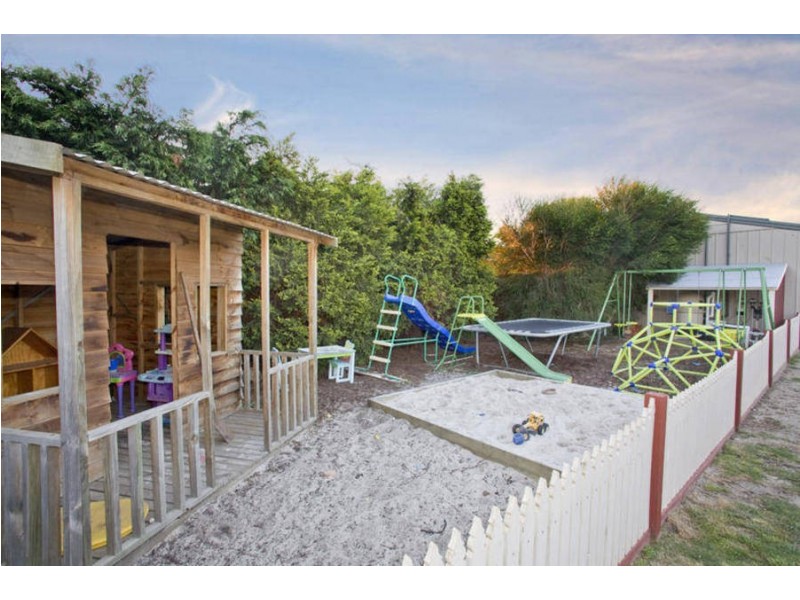 35 Washington Gardens, Leopold VIC 3224