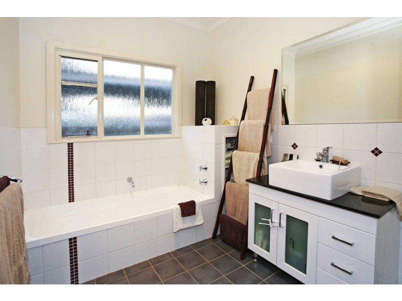 24 Summit Avenue, Belmont VIC 3216