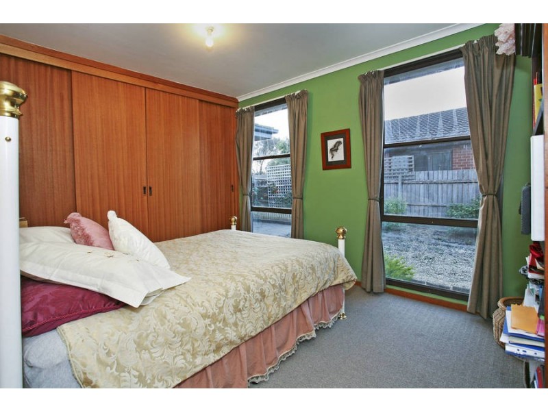 10 Redstone Court, Whittington VIC 3219