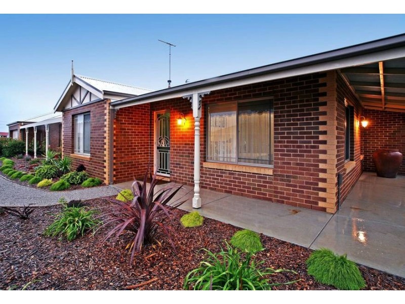 38 Paratone Crescent, St Albans Park VIC 3219