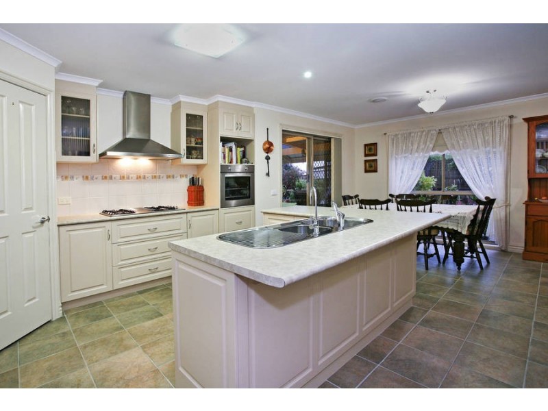 38 Paratone Crescent, St Albans Park VIC 3219