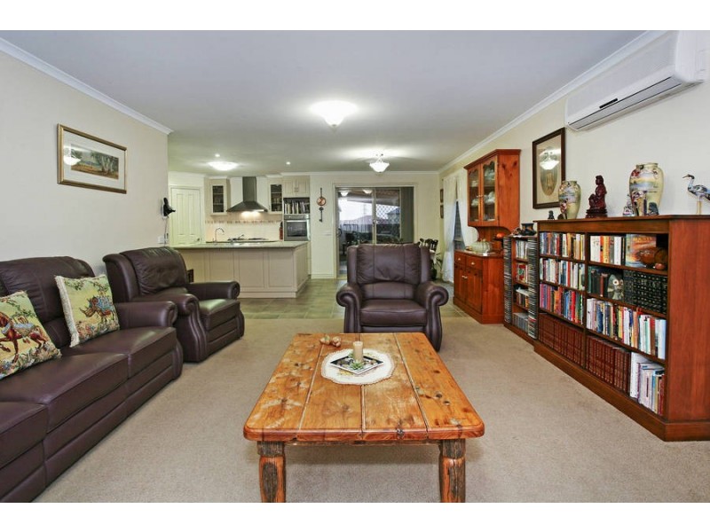 38 Paratone Crescent, St Albans Park VIC 3219