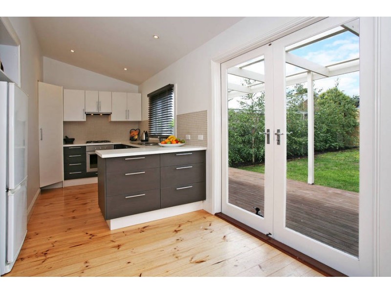 6 Staverly Road, Herne Hill VIC 3218