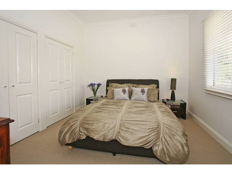 6 Staverly Road, Herne Hill VIC 3218