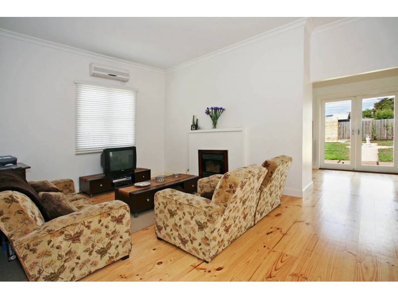 6 Staverly Road, Herne Hill VIC 3218