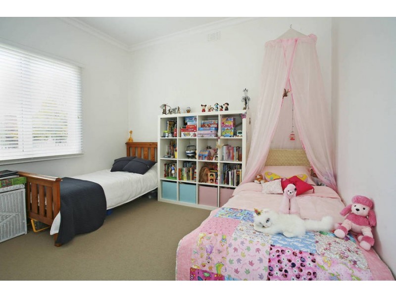 6 Staverly Road, Herne Hill VIC 3218