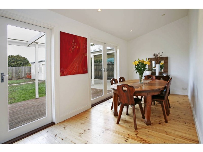 6 Staverly Road, Herne Hill VIC 3218