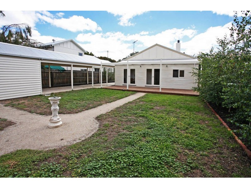 6 Staverly Road, Herne Hill VIC 3218