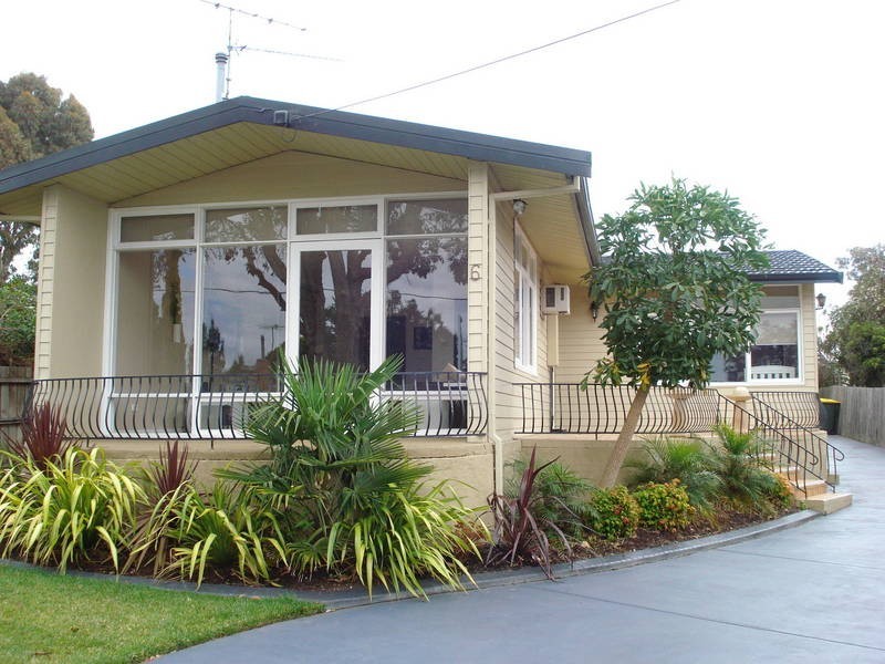 6 Cambra Rd, Belmont VIC 3216