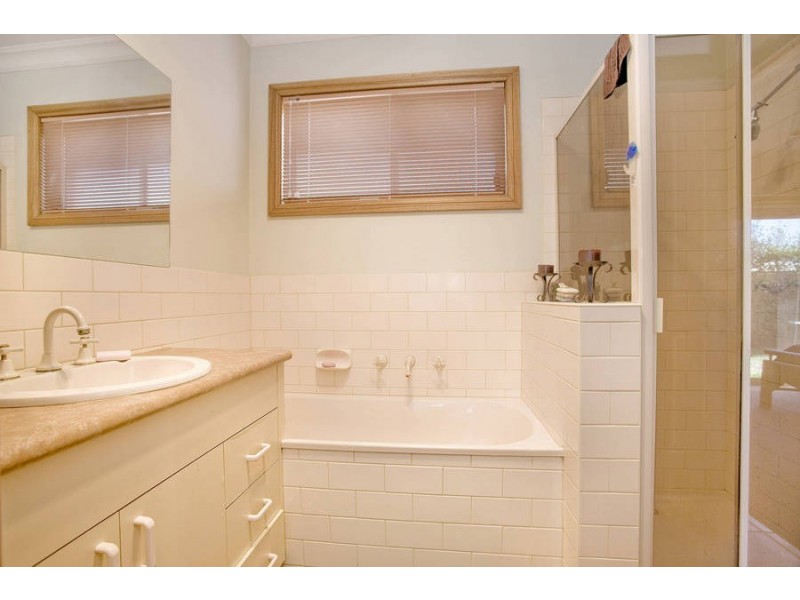 72 Forest Road South, Lara VIC 3212