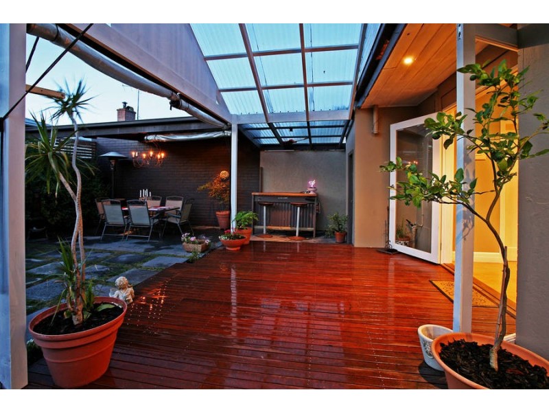 2 Kernot Street, East Geelong VIC 3219