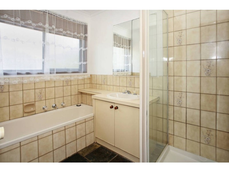 33 Birkenhead Drive, Grovedale VIC 3216