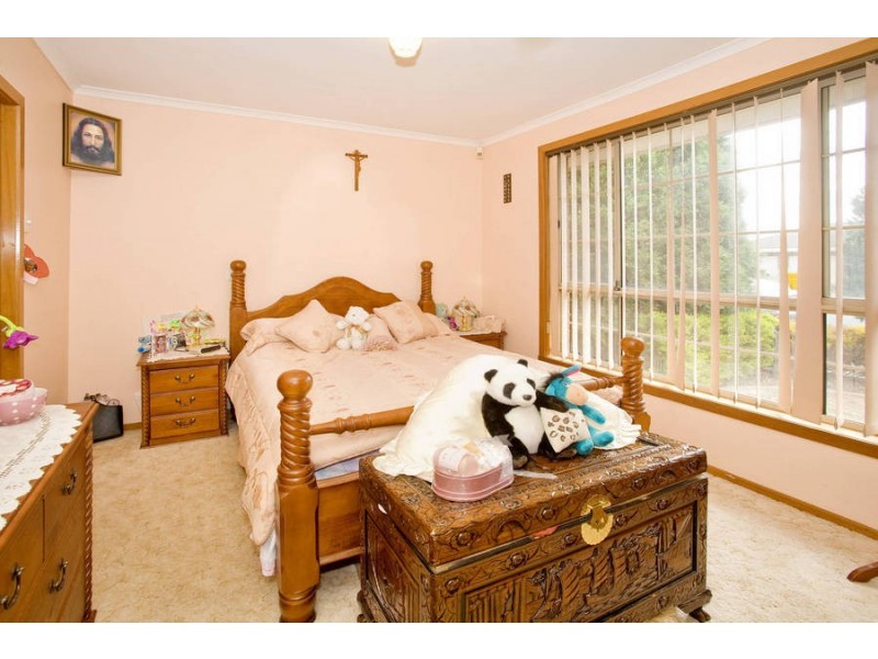 8 Coleraine Crescent, Corio VIC 3214