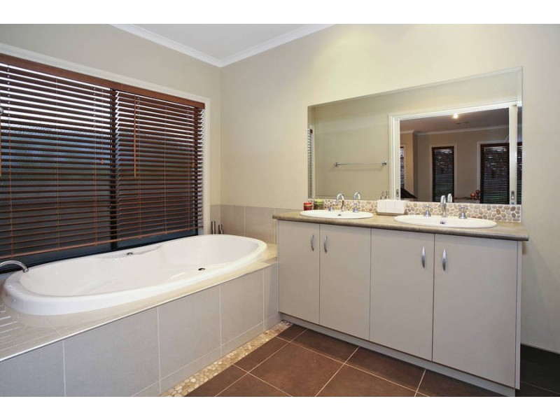 17 Parkway Place, Clifton Springs VIC 3222