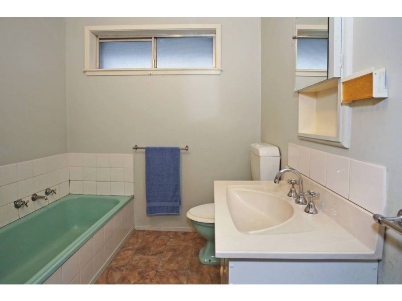 3 Jacaranda Court, Newcomb VIC 3219