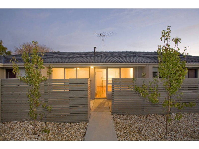 2/7 Stafford Street, Herne Hill VIC 3218