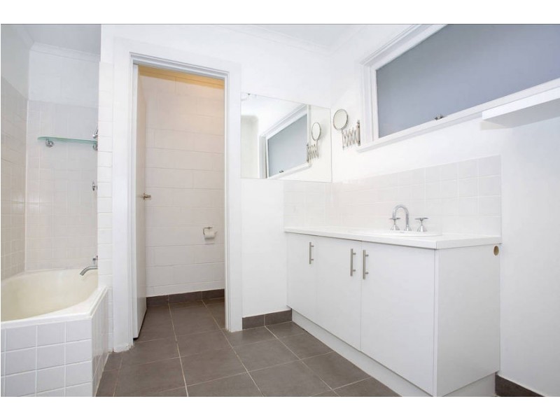 2/7 Stafford Street, Herne Hill VIC 3218