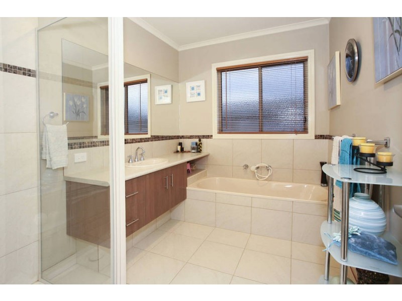 30 Carbine Drive, St Albans Park VIC 3219