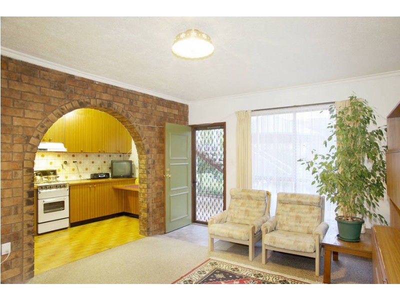 2/8 Heytesbury St, Herne Hill VIC 3218