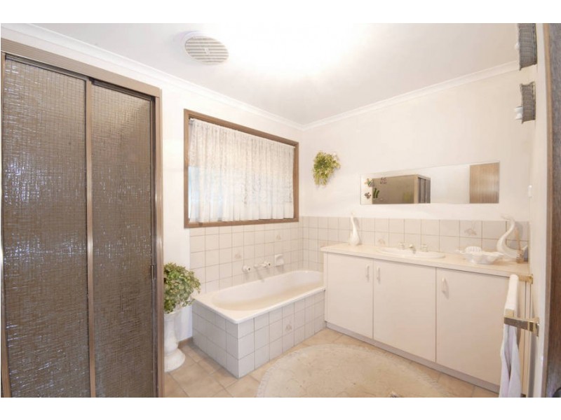 27 Native Hut Drive, Teesdale VIC 3328