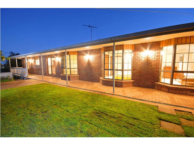 24 Tettenhall Ridge, Belmont VIC 3216