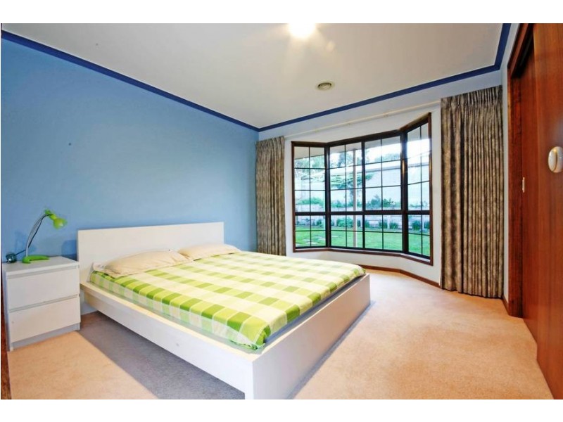 24 Tettenhall Ridge, Belmont VIC 3216