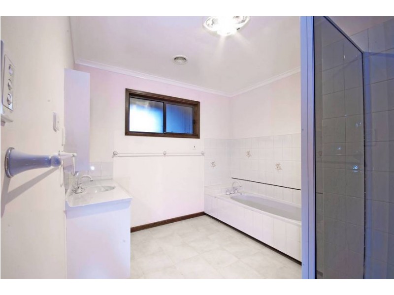 24 Tettenhall Ridge, Belmont VIC 3216