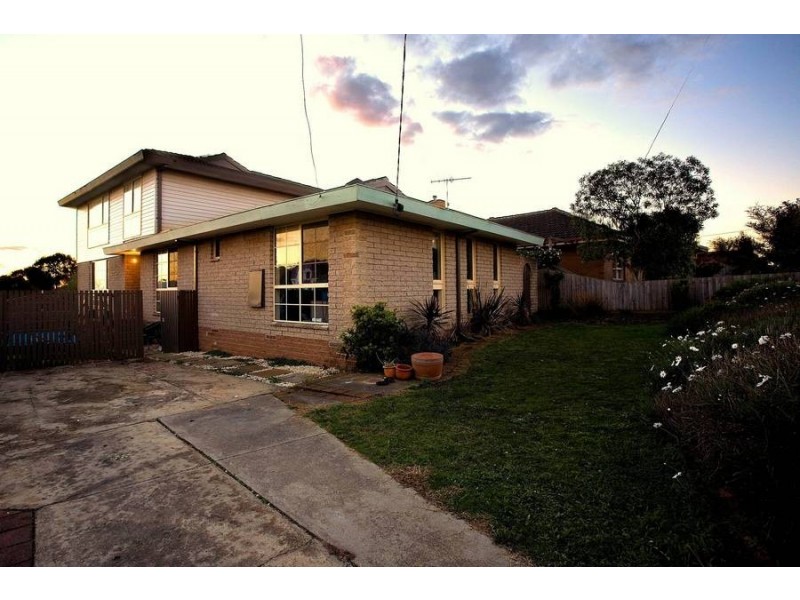 12 Glengarwyn Road, Leopold VIC 3224