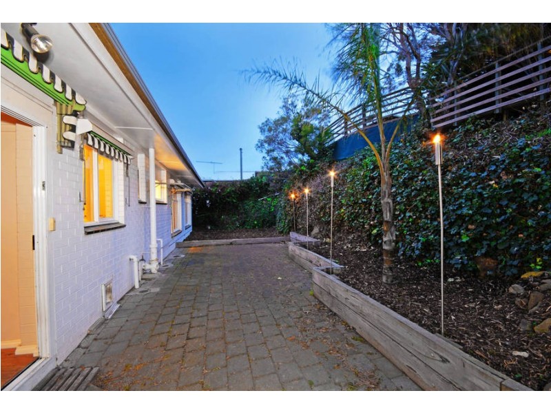 123 North Valley Rd, Highton VIC 3216