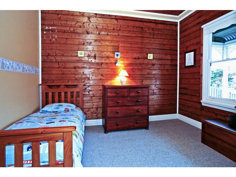 21 Thorne Street, East Geelong VIC 3219