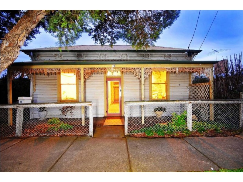 15 Fairview Avenue, Newtown VIC 3220