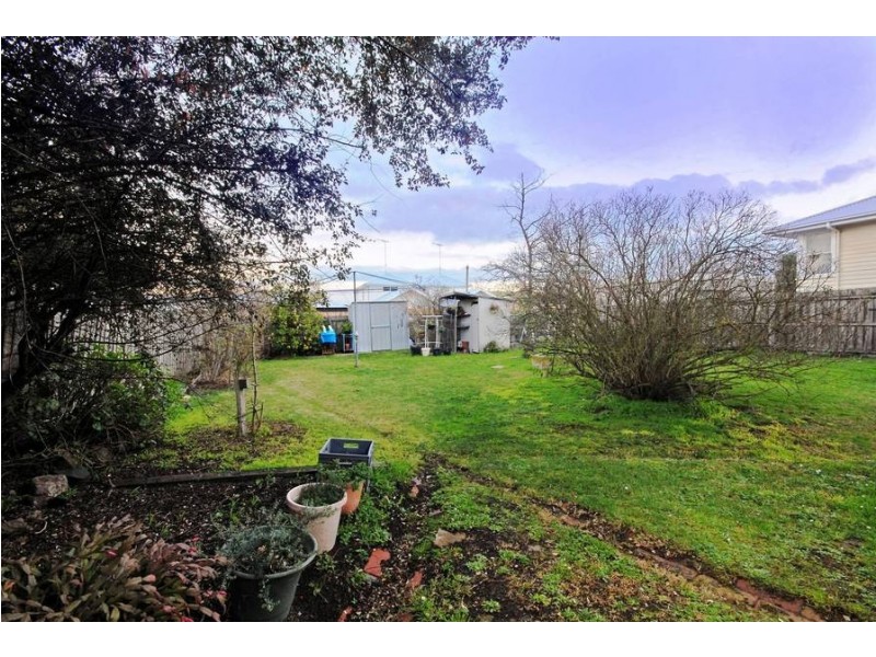 15 Fairview Avenue, Newtown VIC 3220