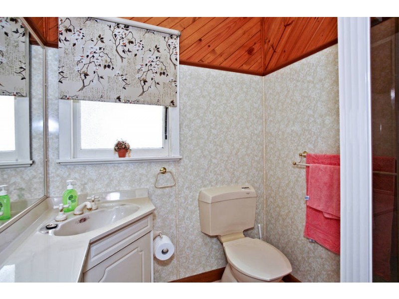 11 Lomond Terrace, East Geelong VIC 3219