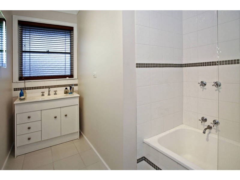 129 St Albans Road, East Geelong VIC 3219