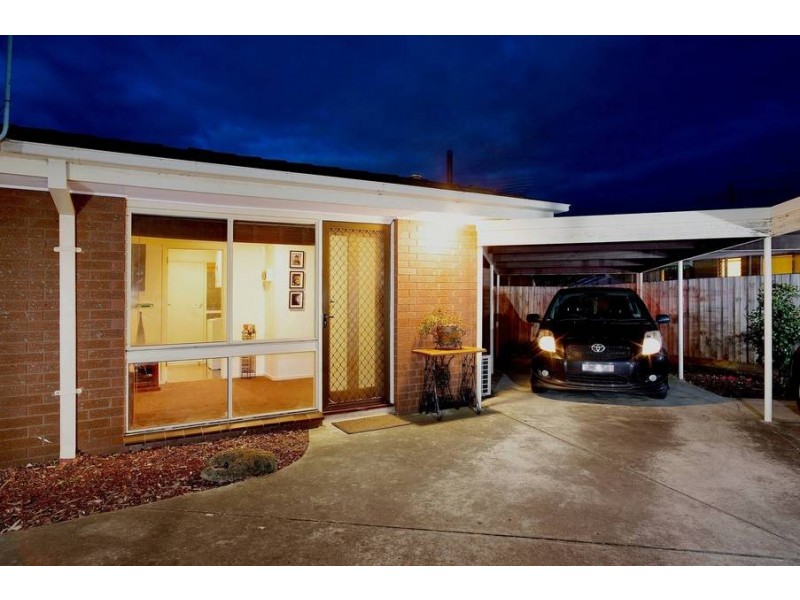 3/2 Everett Close, Herne Hill VIC 3218