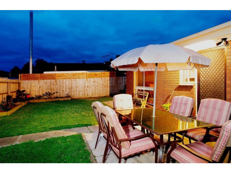 3/2 Everett Close, Herne Hill VIC 3218